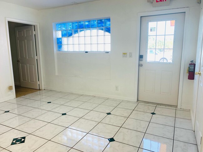 Photo - 500 W Oakland Park Blvd
