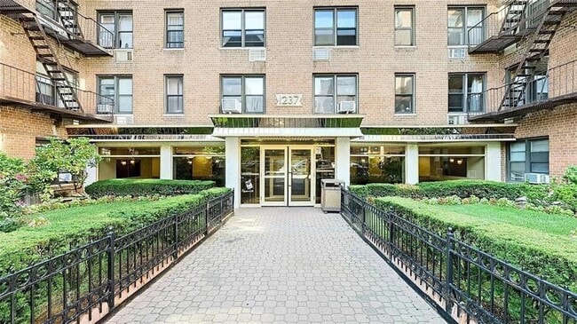 Building Photo - 1237 Avenue Z Unit F2 Rental