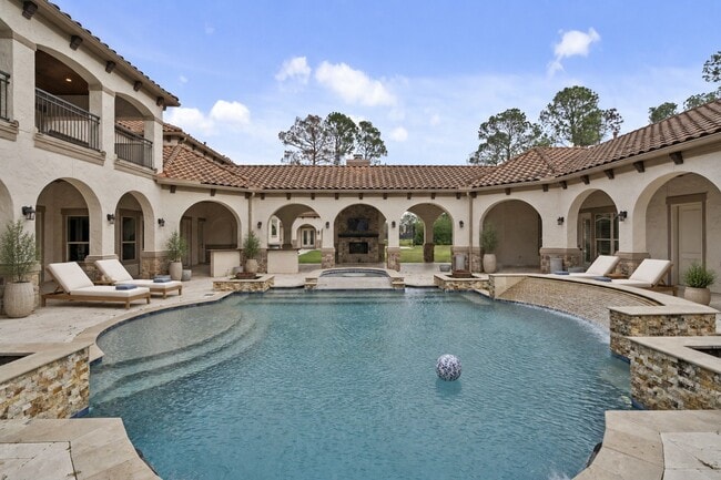 Photo - 2102 Countryshire Ln