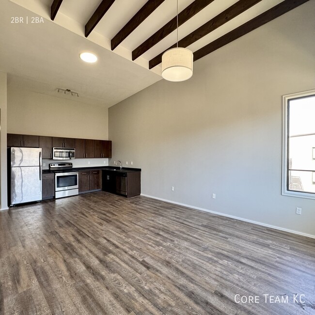 Building Photo - 3632 Gillham Rd Unit S303