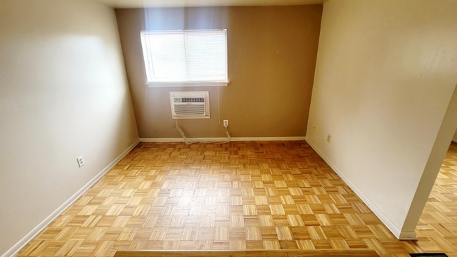 Photo - 1812 Williamsburg Rd Unit 10