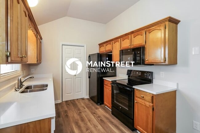 Photo - 3 Bedroom Pet-Friendly Home in GOODLETTSVILLE, TN with Main Street Renewal