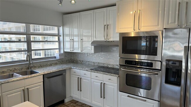 Photo - 1817 S Ocean Dr Unidad 615