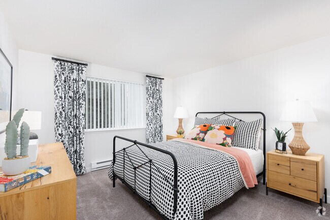 2BD, 2BA - 908-912SF