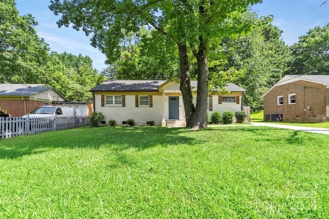 Building Photo - 2521 Dora Dr Rental