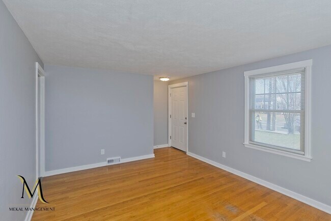 Photo - 320 Island Pond Rd