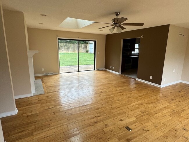 913 Surry Dr