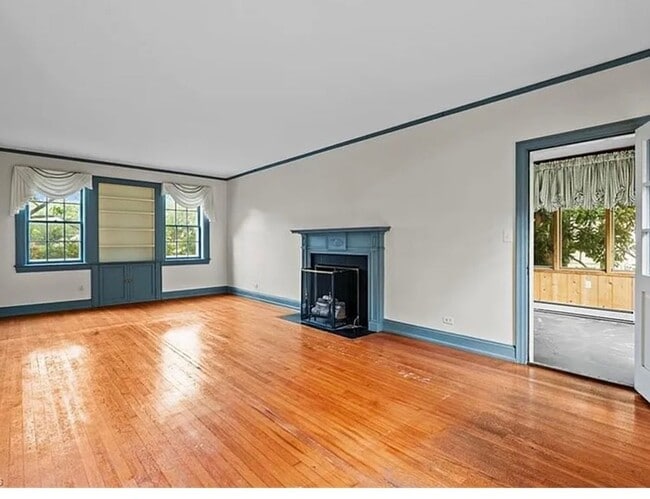 Photo - 4 bedroom in Old Irving Park!!