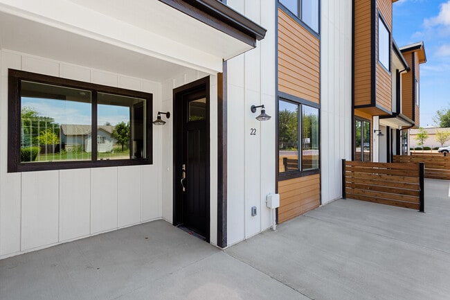 Building Photo - 2402 49th Avenue Ct Unit 38