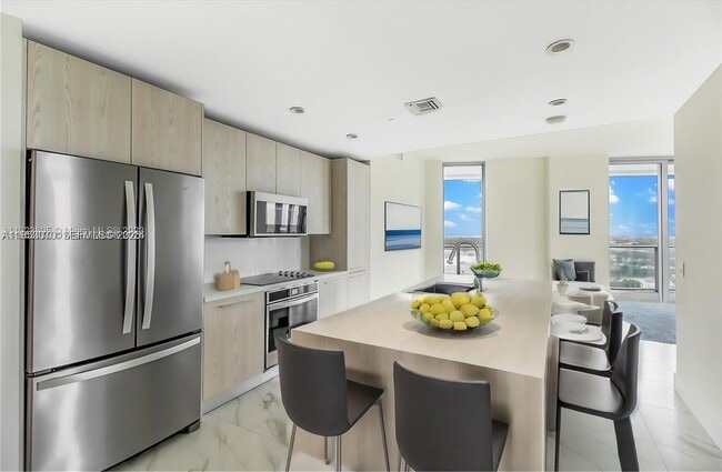 Photo - 2000 Metropica Wy Unit 1709