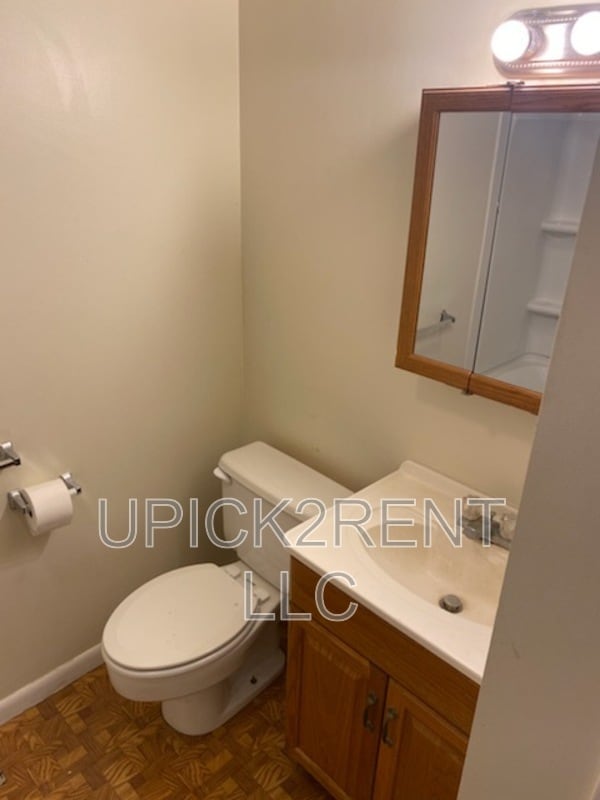 Photo - 11301 Main St