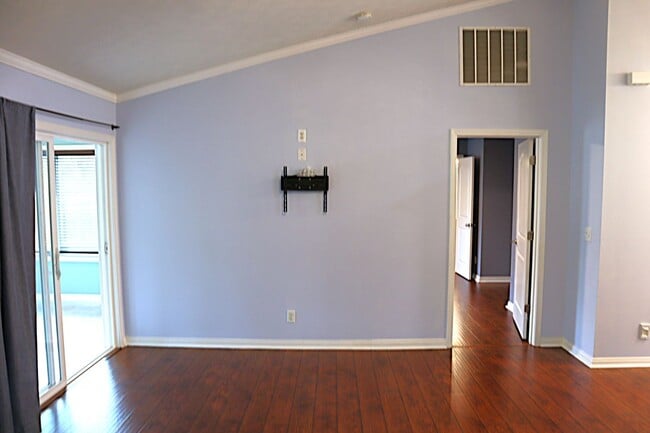 Photo - 3900 Bronson Ln