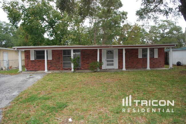 Photo - 2160 Alemanda Dr House