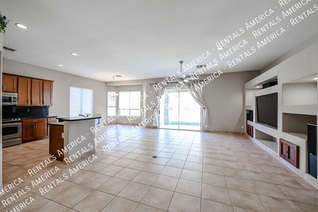 4240 E Molly Ln