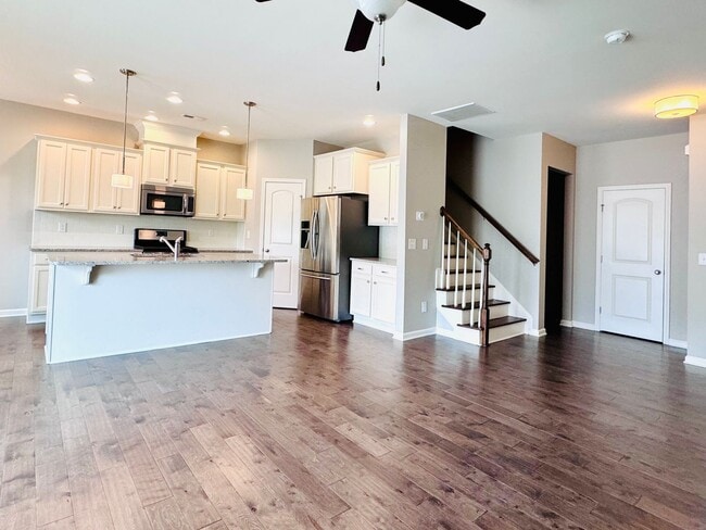 Photo - 211 Torpoint Rd