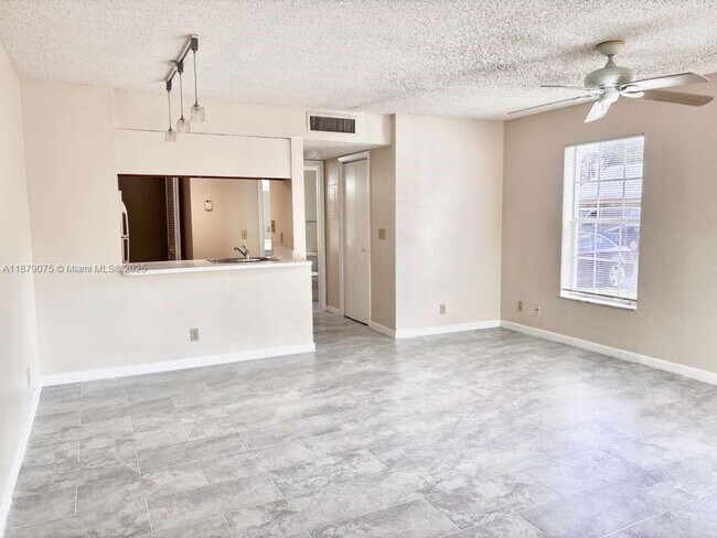 Building Photo - 6340 La Costa Dr Unit B