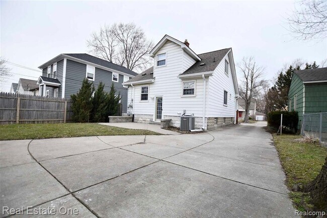Photo - 610 Marlin Ave
