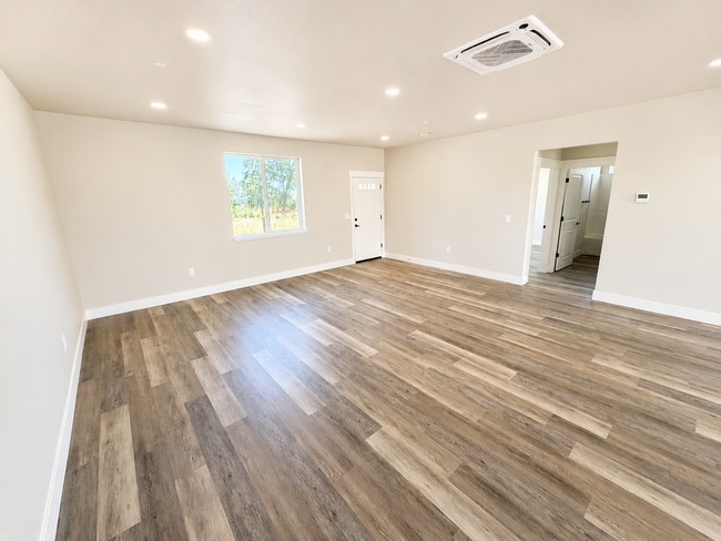 Photo - 5581-5581 Linrich Ln