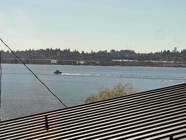 Photo - 11557 Holmes Point Dr NE