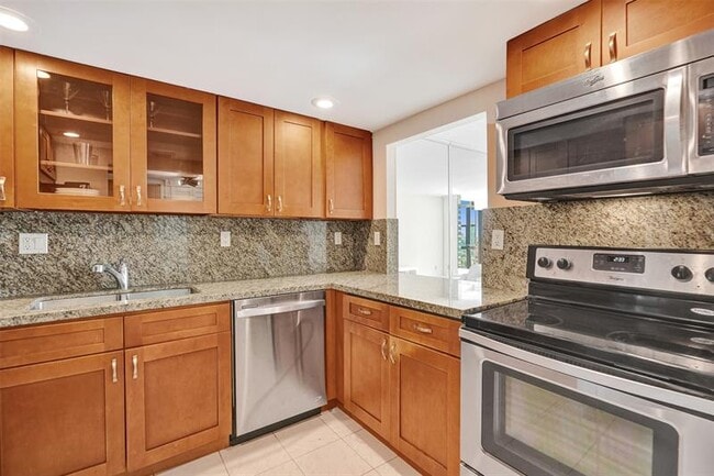 Photo - 1000 Parkview Dr Unit 905