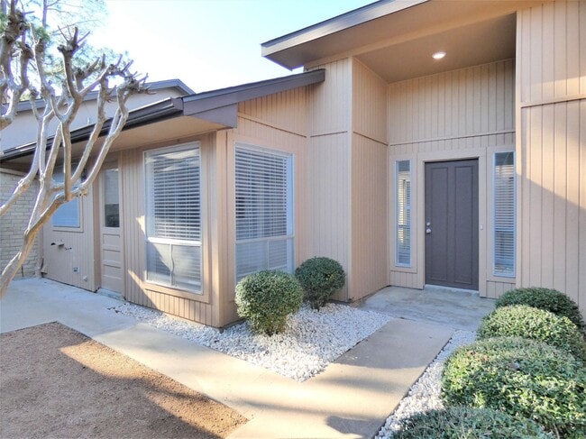 Photo - 604 Golfview Dr
