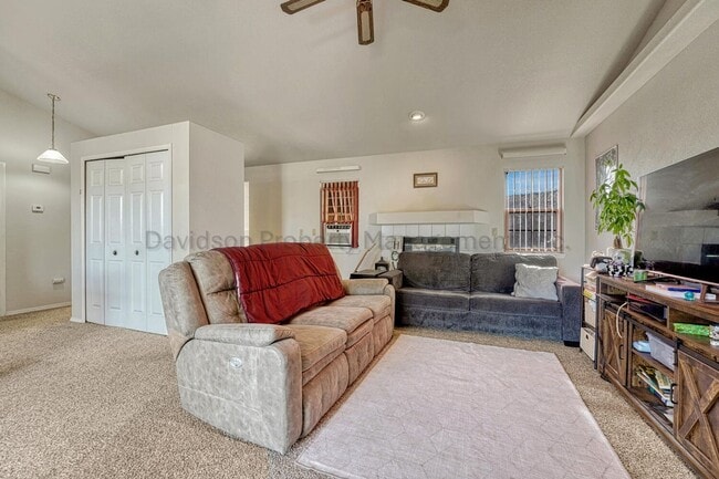 Photo - 1524 Shane Cir