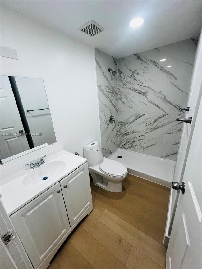 Photo - 7124 Southgate Blvd