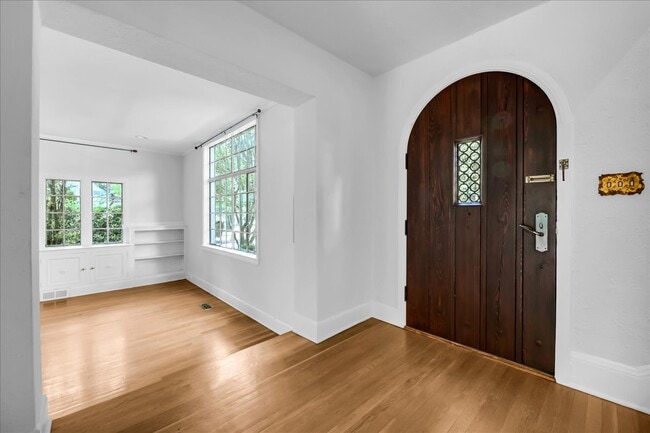Photo - 455 Linden Rd