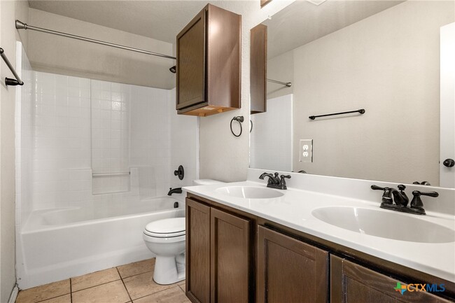 570 Creekside Cir