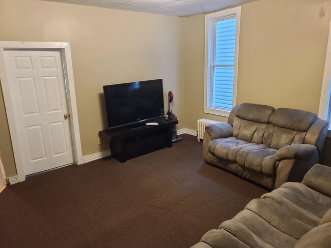 Large Living Room - 425 Taylor Ave Unit 425