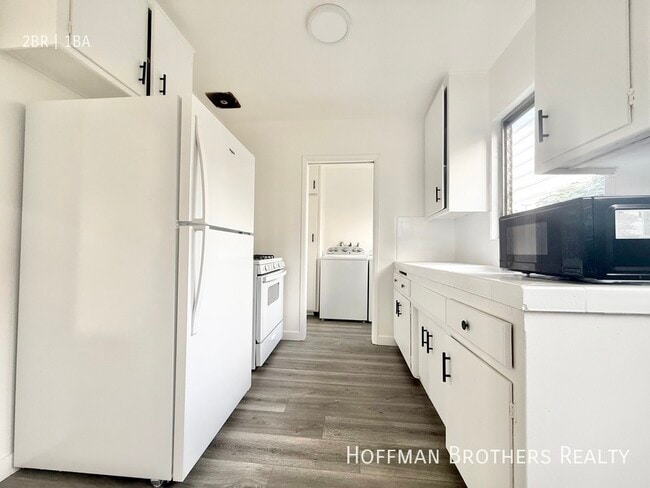 Building Photo - 1258 Virgil Ave Unit 2