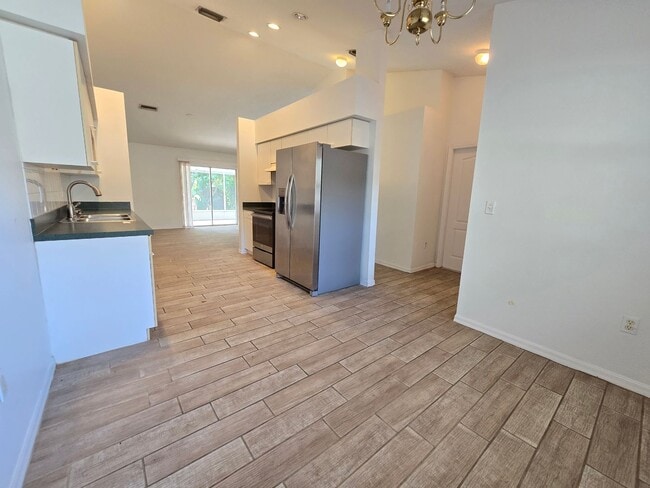 Photo - 3 Bedroom, 2 Bath Home with Yard - Palmetto