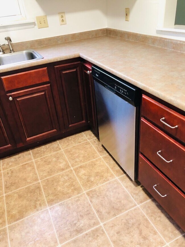 Photo - 1012-1014-1014 Willey St Unit 1014