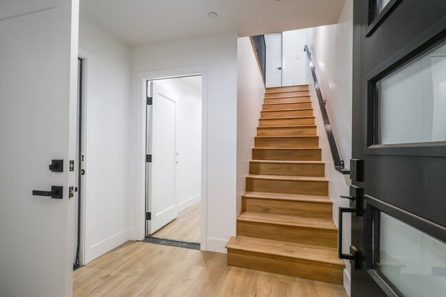 Photo - 4647 Pickford St Unidad 4649