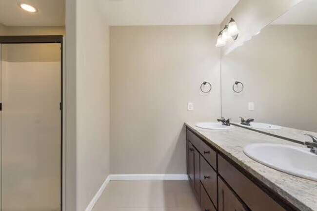 Photo - Woodridge - 2617A & B Unit B