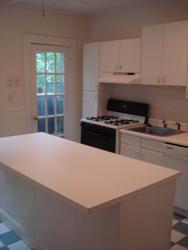 Building Photo - 384 Riverway Rental