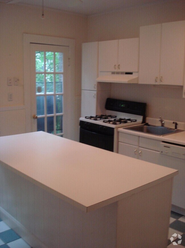 Building Photo - 384 Riverway Rental