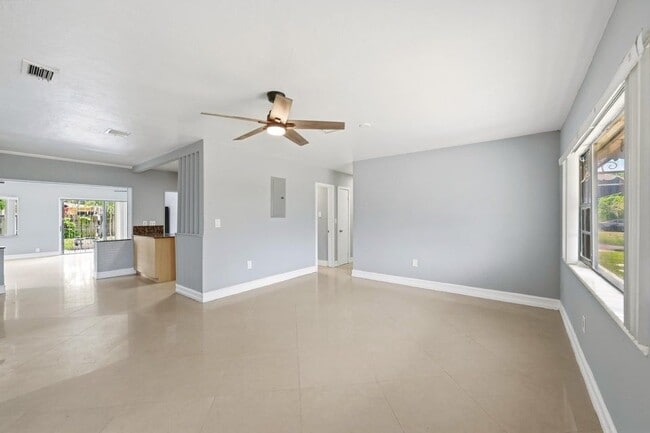 Photo - 740 E Evanston Cir