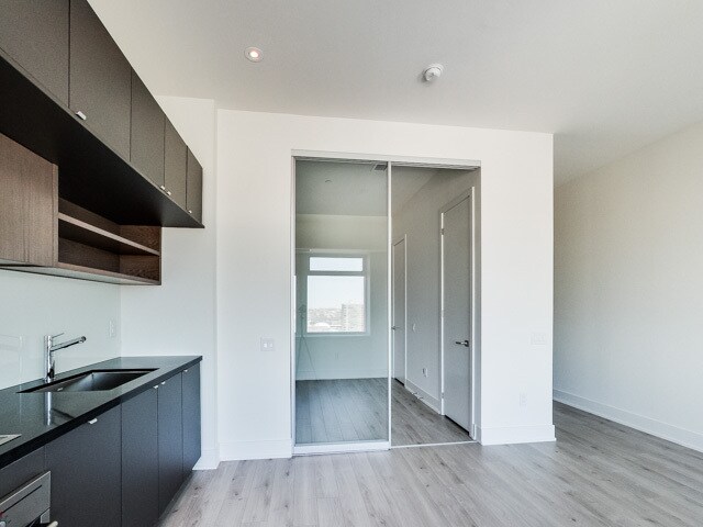 Photo - 111-1111 St Clair Ave W