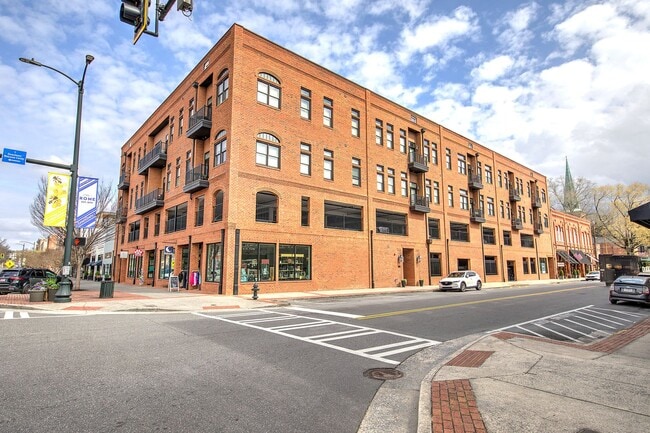 1 E 3rd Ave