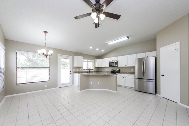 Photo - 634 Arbukle Ct