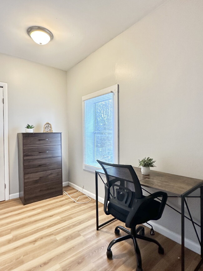 Building Photo - 22 Crockett Ave Unit #1