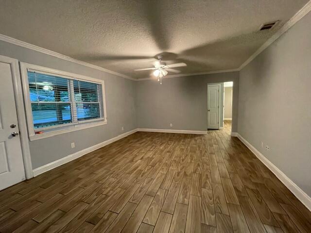 Photo - 337 Mc Leod Dr