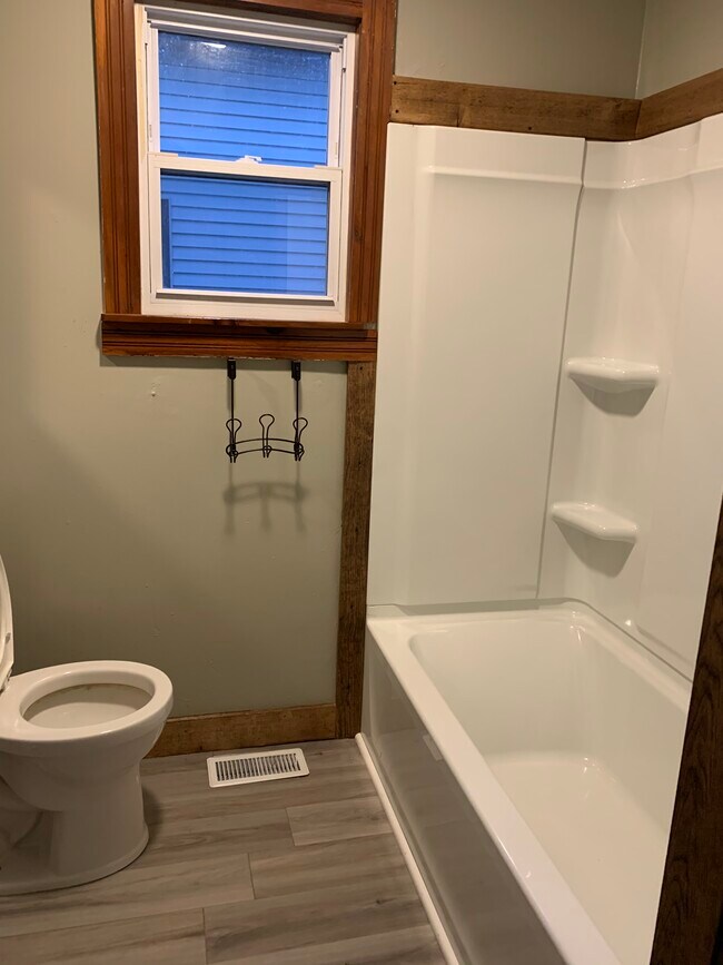 Photo - 19 Fulton St Unidad Left Side