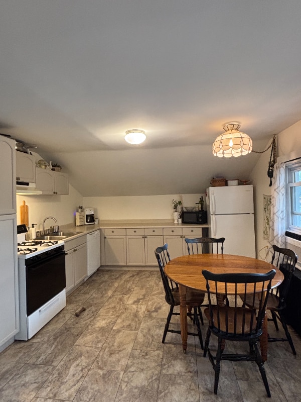 Building Photo - 176 Walnut St Unit 2