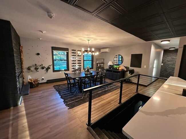 Photo - 2490 Quail Ave N