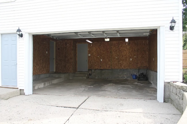 Photo - 819 E College Ave