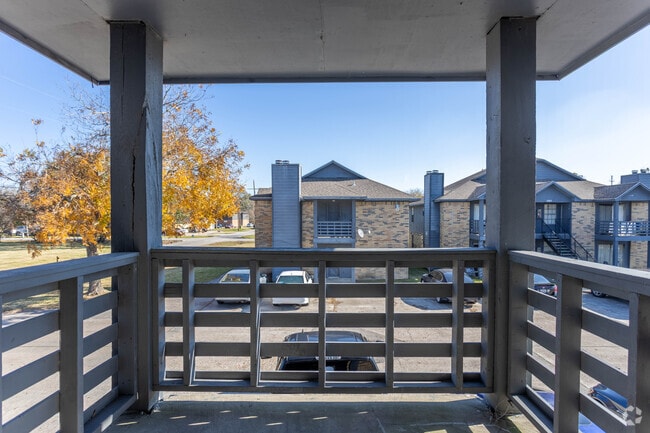 1 BR, 1 BA - 700 SF