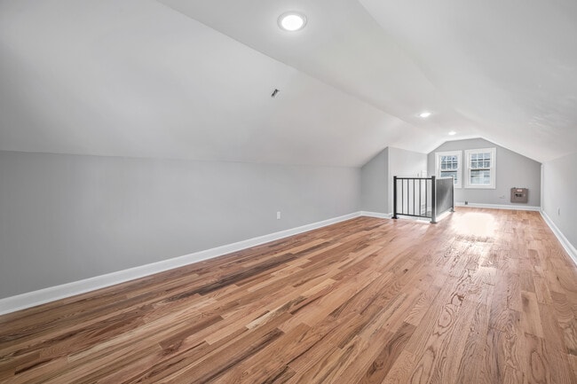 3rd Floor BR Or Den - 64 Hudson Ave