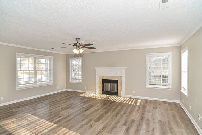 Photo - 211 Sam Davis Dr